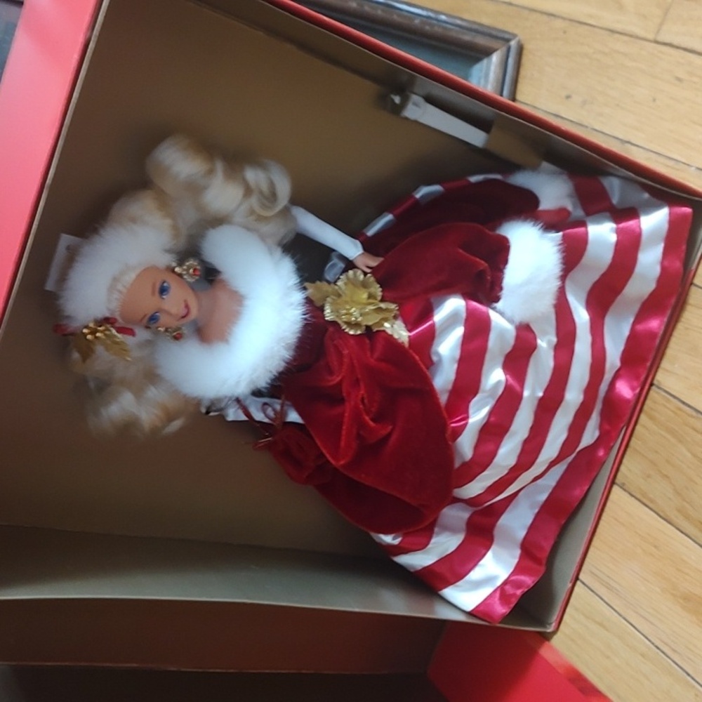 Peppermint Princess Barbie - Picture 3 of 11